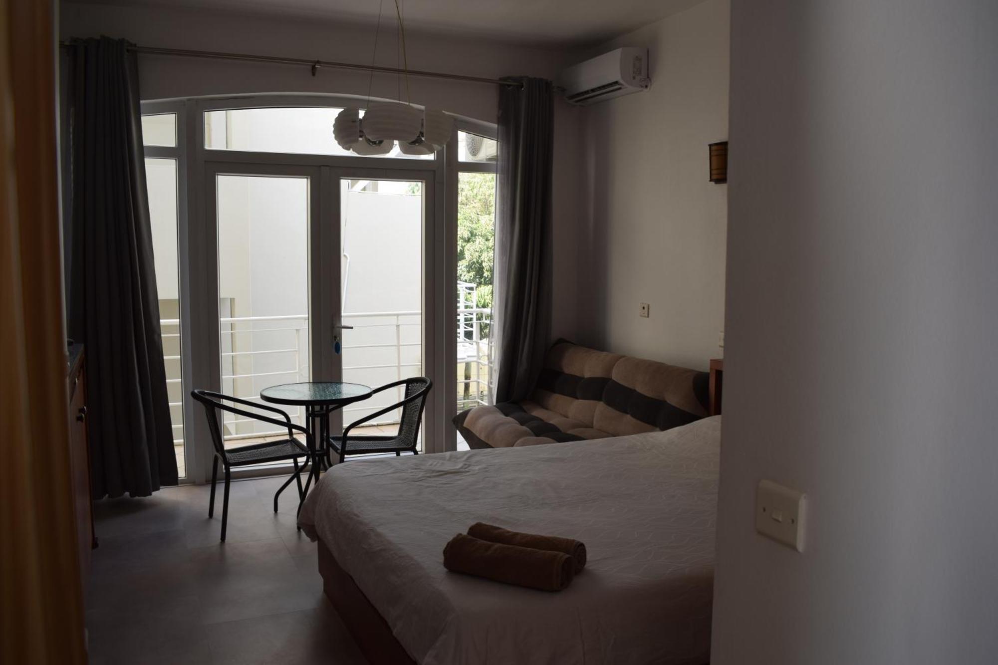 Ocean Drive Studio - Opposite The Beach Гранд Байе Екстериор снимка